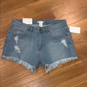 Frayed denim shorts
